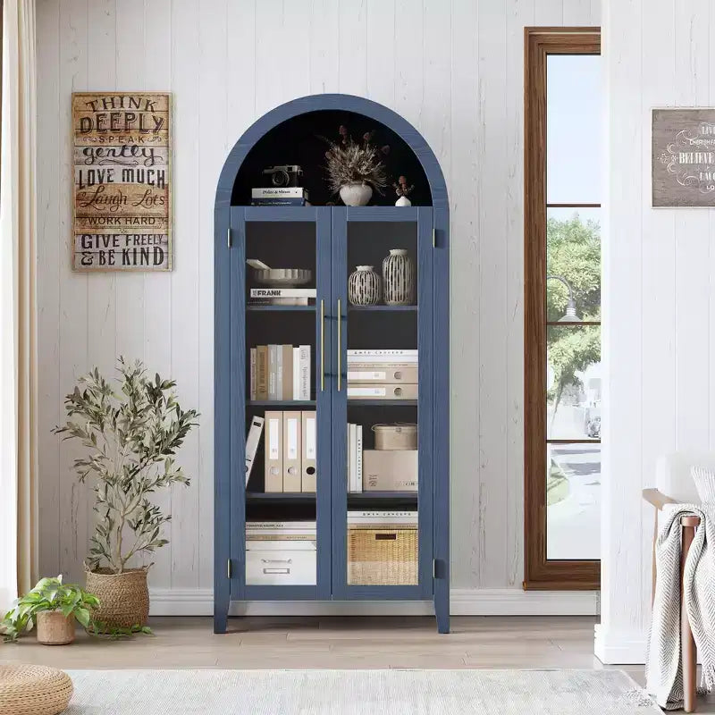 Armoire de cuisine avec garde-manger cintrée