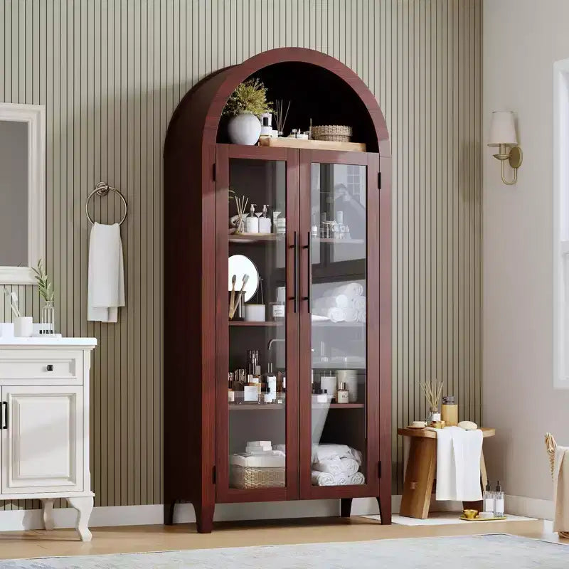 Armoire de cuisine avec garde-manger cintrée