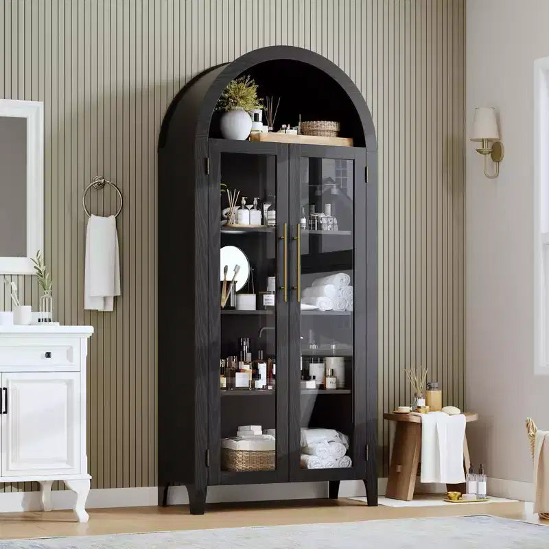 Armoire de cuisine avec garde-manger cintrée