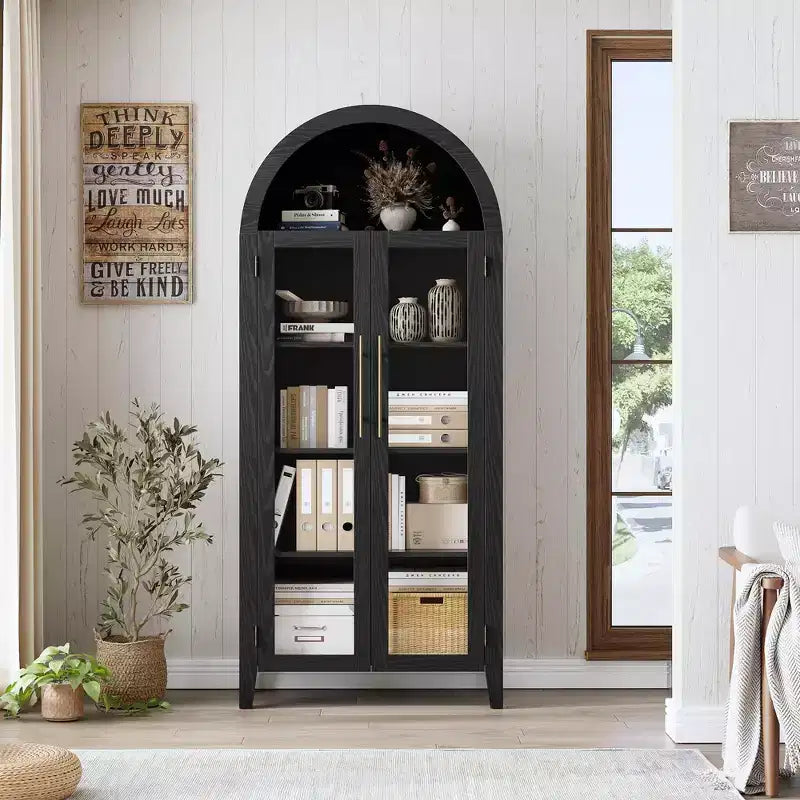 Armoire de cuisine avec garde-manger cintrée