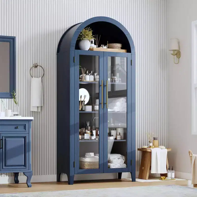 Armoire de cuisine avec garde-manger cintrée