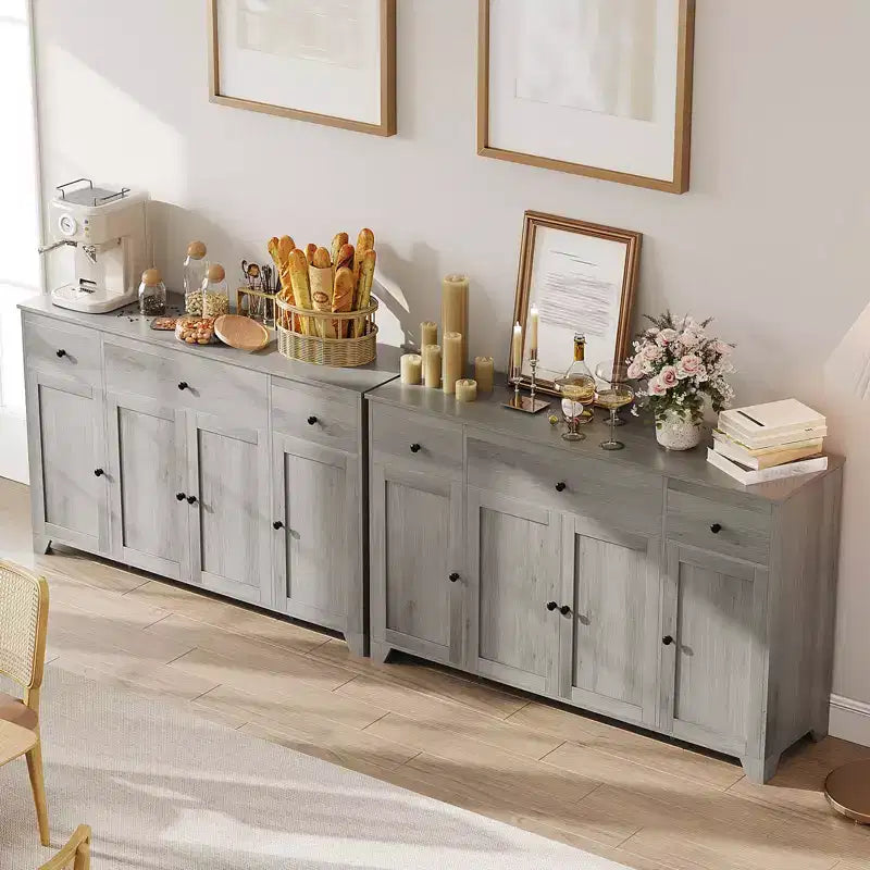 Meuble-bar à café avec rangement, buffet de 140 cm avec étagères réglables, 4 portes minimalistes et 3 tiroirs pour salon et salle à manger