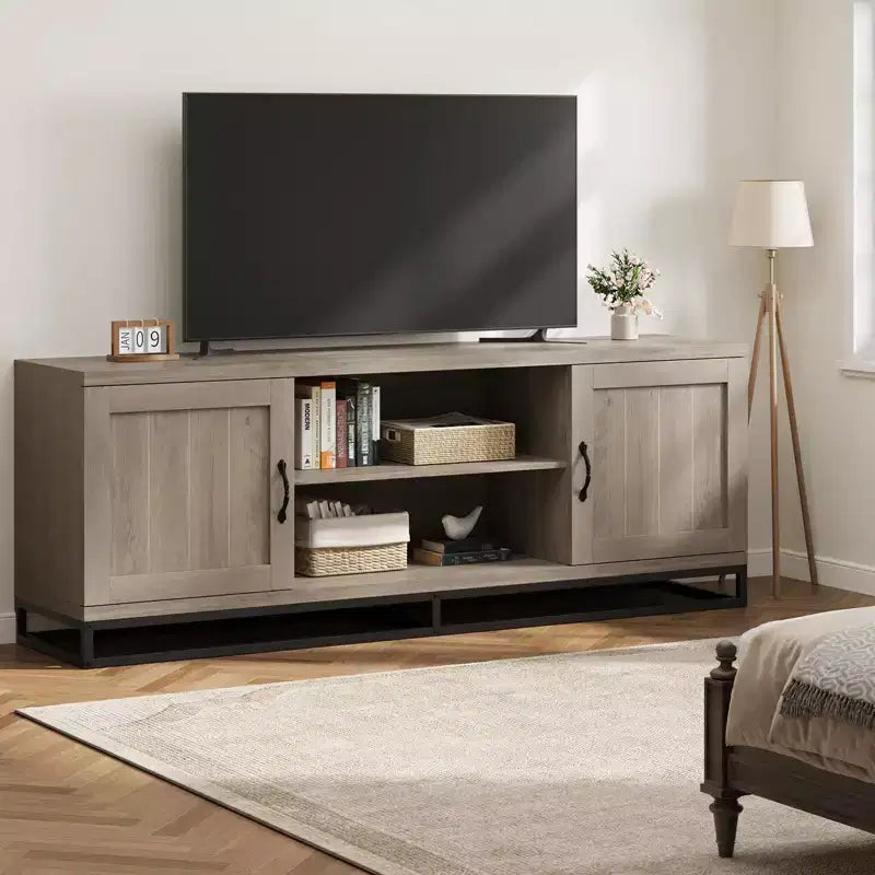 Meuble TV de style ferme pour 75 pouces, Centre de divertissement gris avec pieds en métal robustes et étagères réglables, Meuble console TV et multimédia en bois
