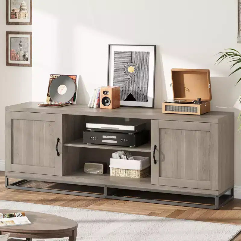 Meuble TV de style ferme pour 75 pouces, Centre de divertissement gris avec pieds en métal robustes et étagères réglables, Meuble console TV et multimédia en bois