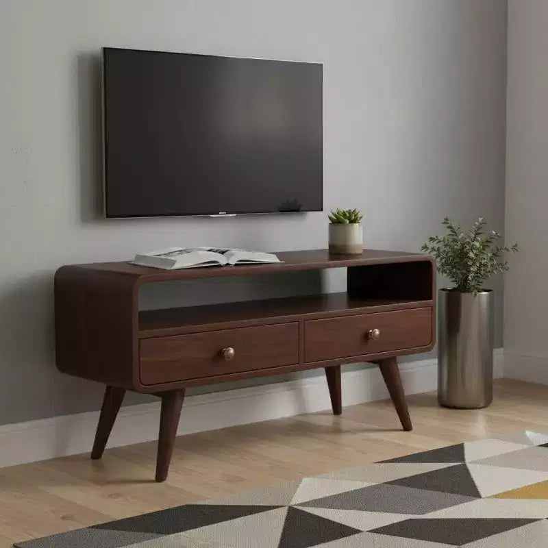 Meuble TV en noyer massif avec rangements fermés et ouverts