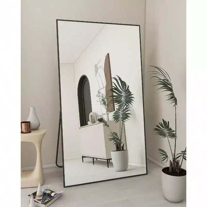 Miroir pleine longueur noir 71x31 avec support. Peut être utilisé comme miroir mural, sur pied ou suspendu.