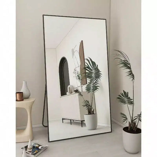 Miroir pleine longueur noir 71x31 avec support. Peut être utilisé comme miroir mural, sur pied ou suspendu.