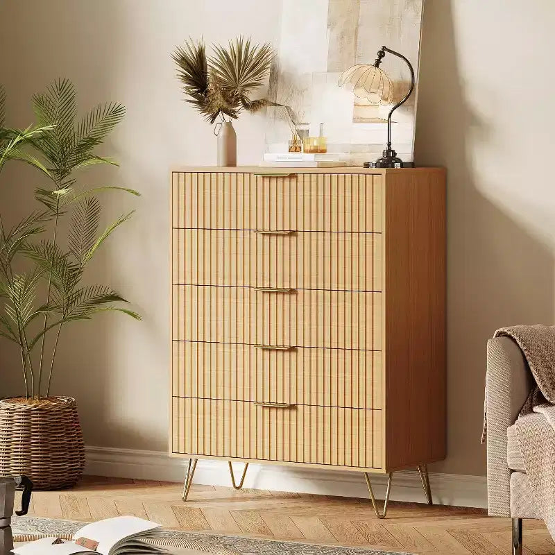 Commode cannelée à 5 tiroirs, organisateur de commode moderne de 32 pouces avec poignées métalliques pour chambre ou salon