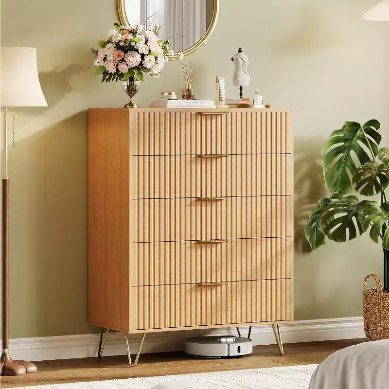 Commode cannelée à 5 tiroirs, organisateur de commode moderne de 32 pouces avec poignées métalliques pour chambre ou salon