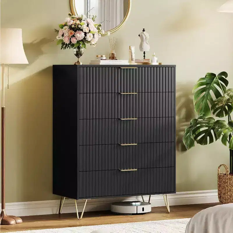 Commode cannelée à 5 tiroirs, organisateur de commode moderne de 32 pouces avec poignées métalliques pour chambre ou salon