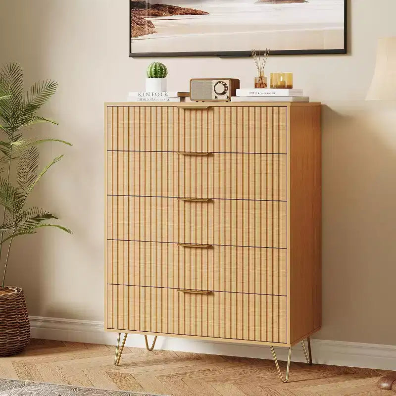 Commode cannelée à 5 tiroirs, organisateur de commode moderne de 32 pouces avec poignées métalliques pour chambre ou salon